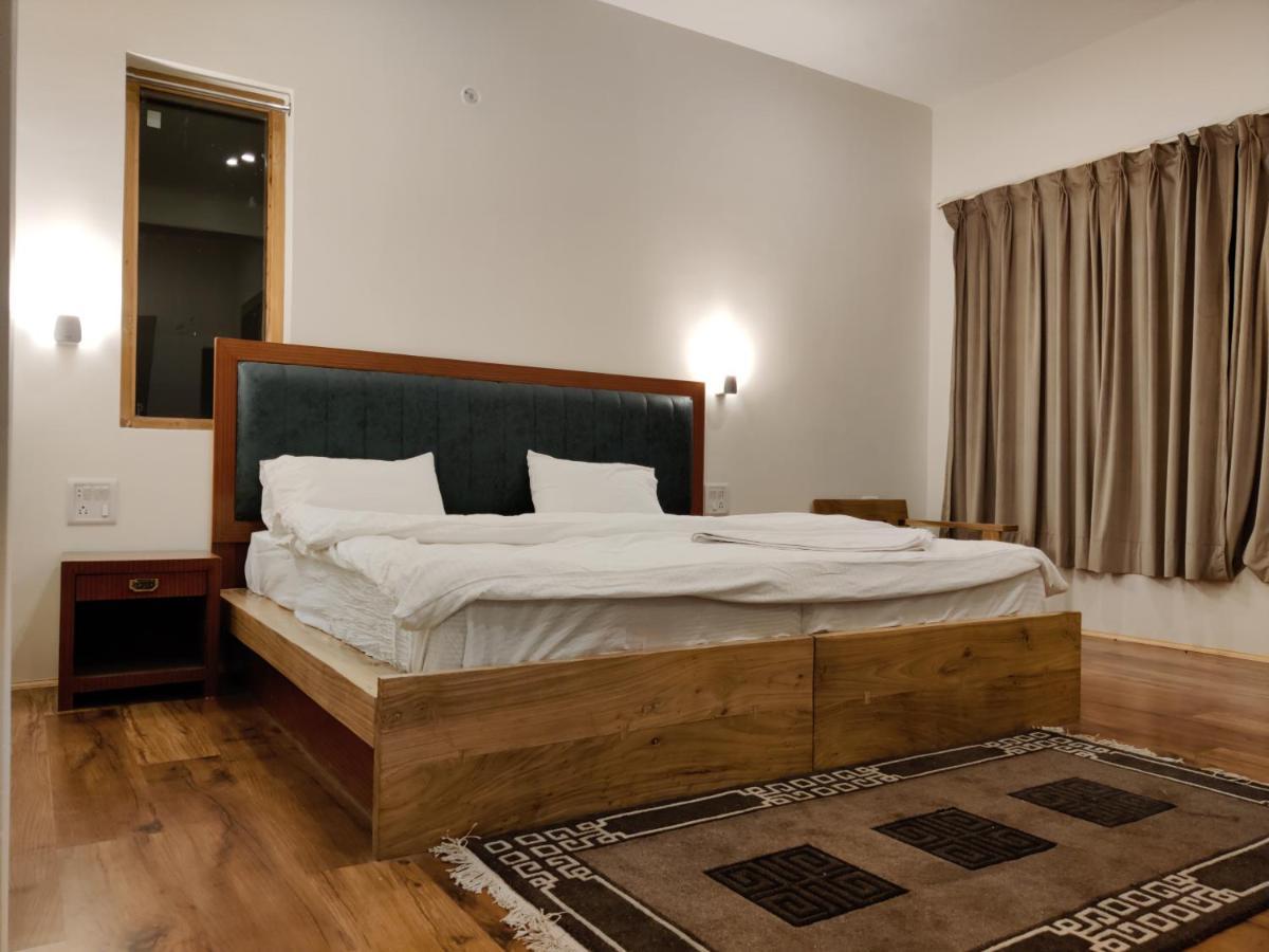 Rock Castle Residency Hotel Лех Екстериор снимка