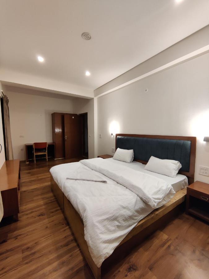 Rock Castle Residency Hotel Лех Екстериор снимка