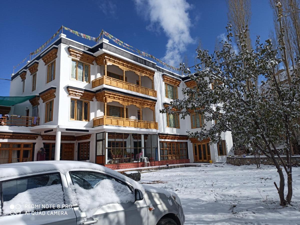 Rock Castle Residency Hotel Лех Екстериор снимка