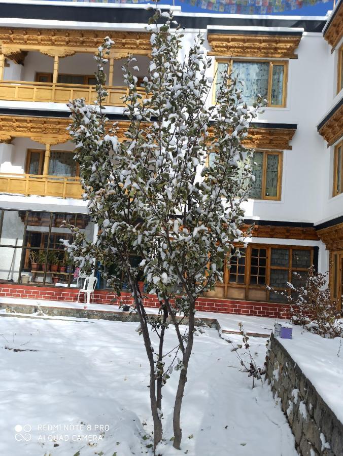 Rock Castle Residency Hotel Лех Екстериор снимка