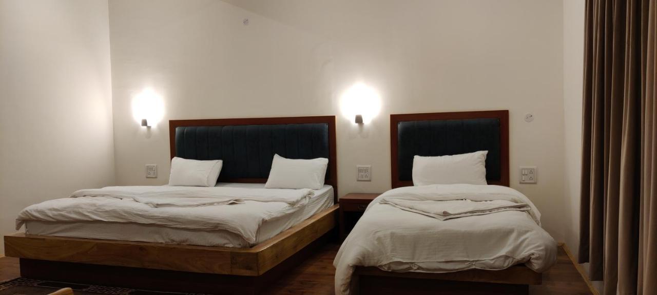 Rock Castle Residency Hotel Лех Екстериор снимка