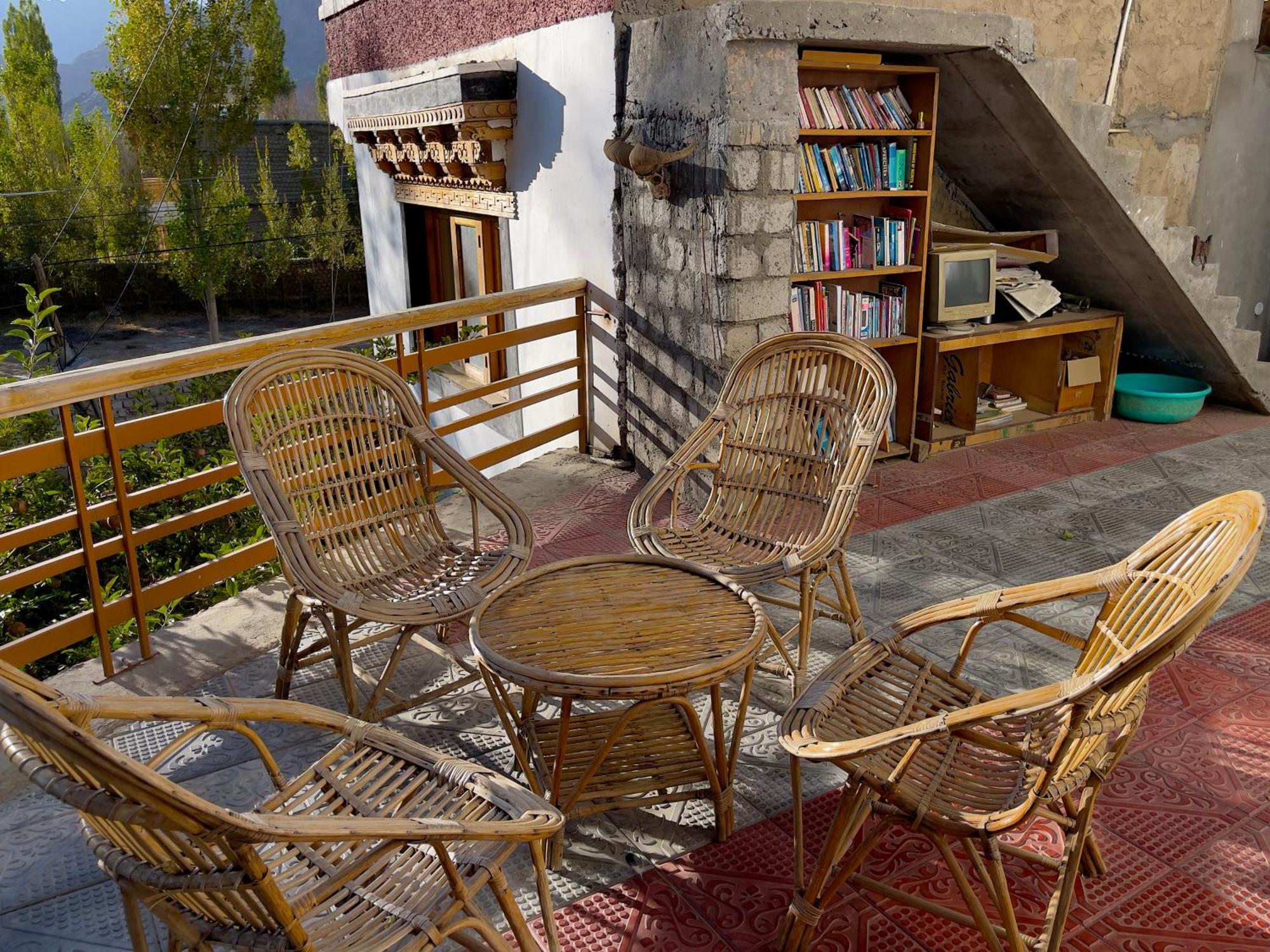 Rock Castle Residency Hotel Лех Екстериор снимка