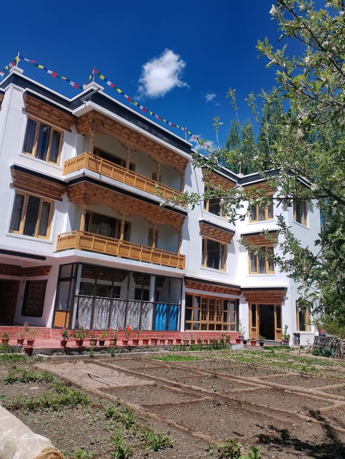 Rock Castle Residency Hotel Лех Екстериор снимка